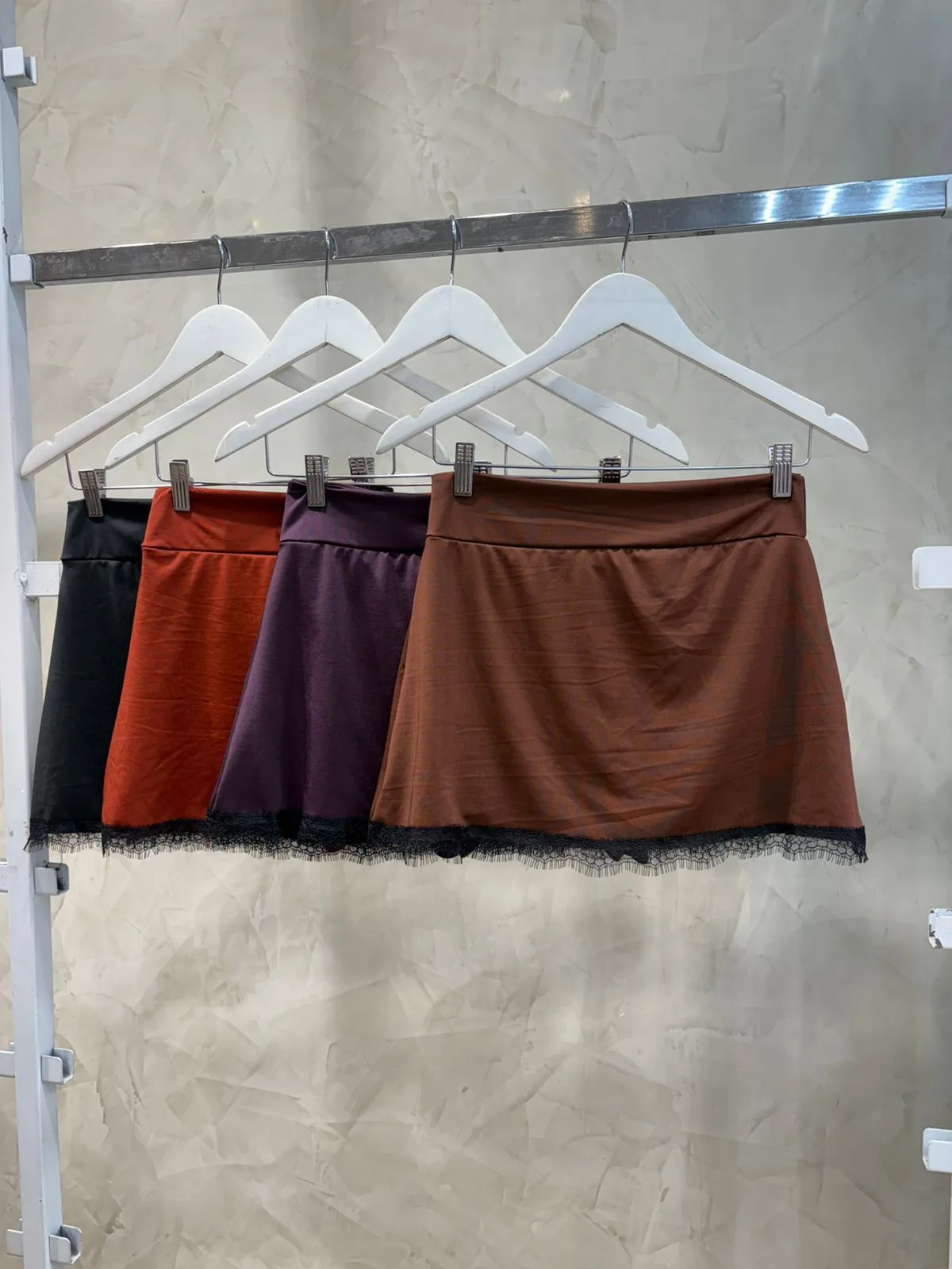 Pollera short c/ puntilla (Microfibra)