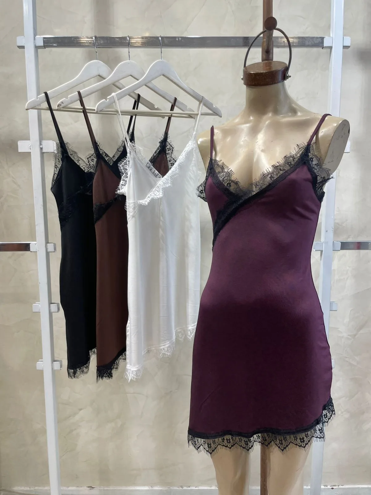 Vestido cruzado c/puntilla (Microfibra)