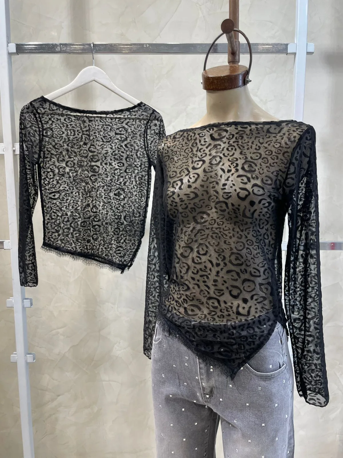 Remera Cuello Bote Pico Puntilla (Tull)