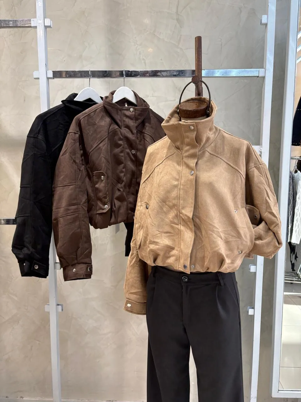 Bomber Crop cuello alto gamuzado (importado)