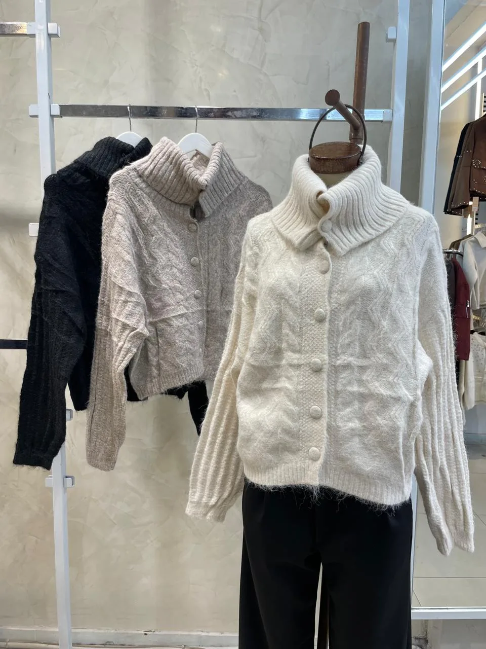 Cardigan cuello alto botones (importado)