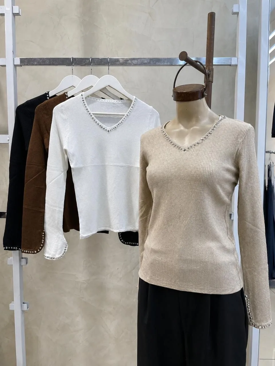 Sweater V Tachas (Importado)