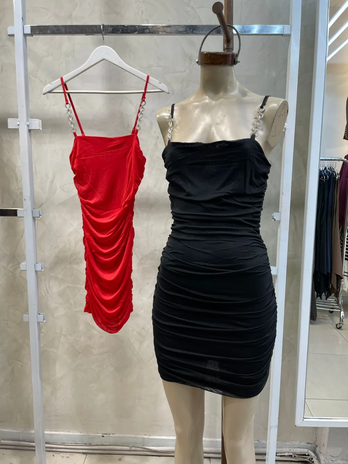 Vestido Fruncido c/ Cadena Strass (Importado)