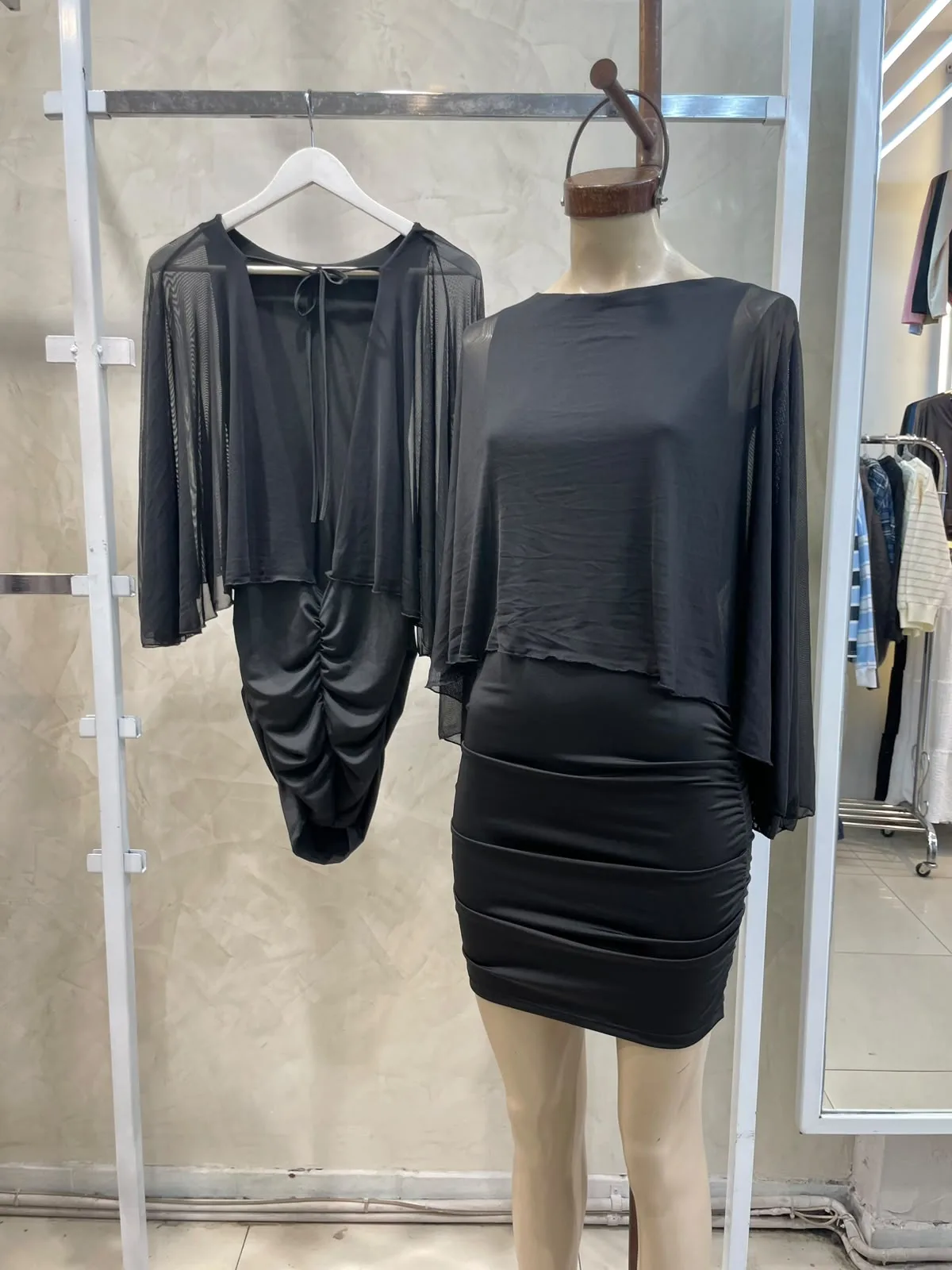 Alternative view of Vestido Fruncido c/ capa (microfibra)
