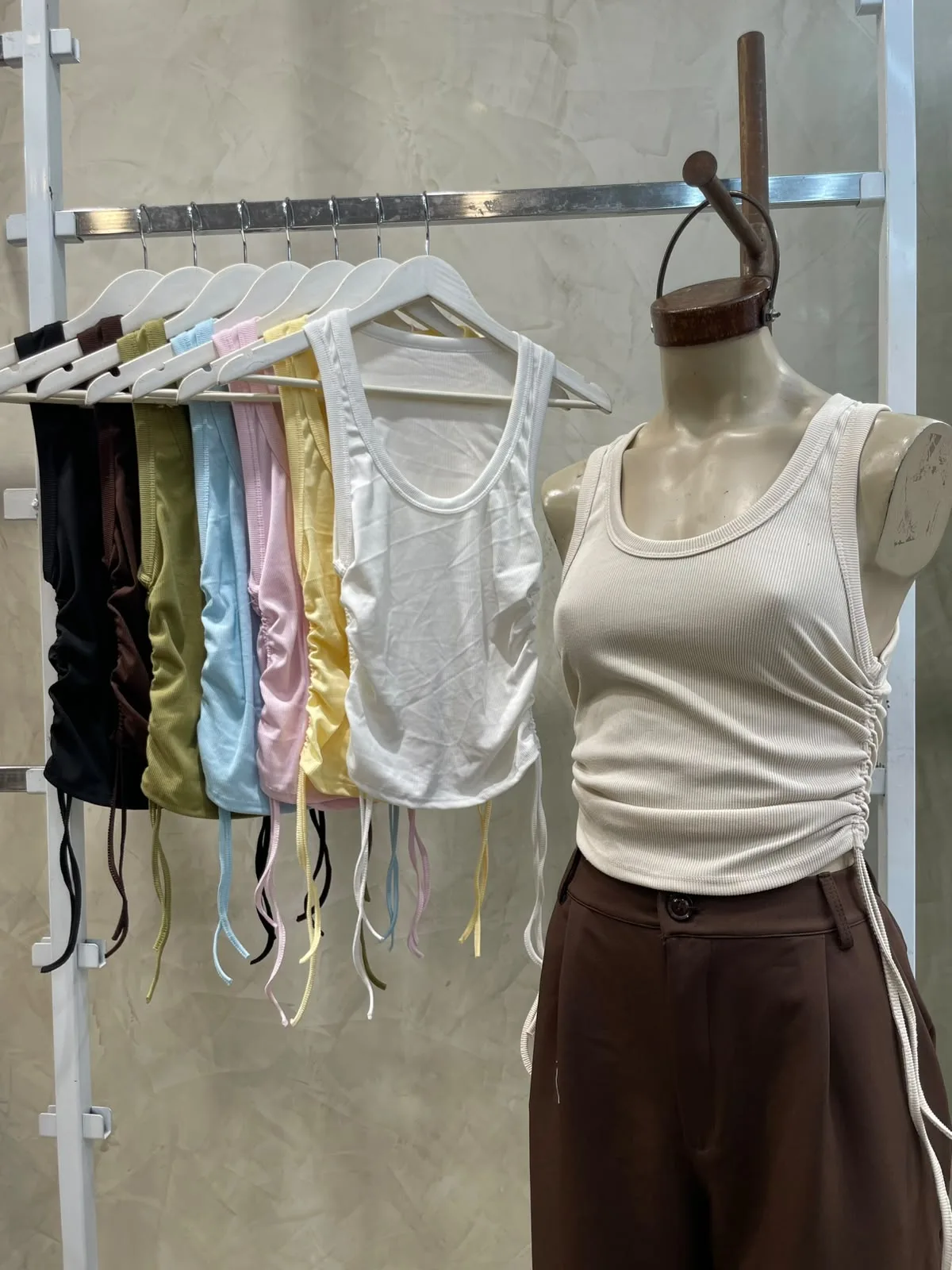 Musculosa cuello redondo fruncido (Morley)