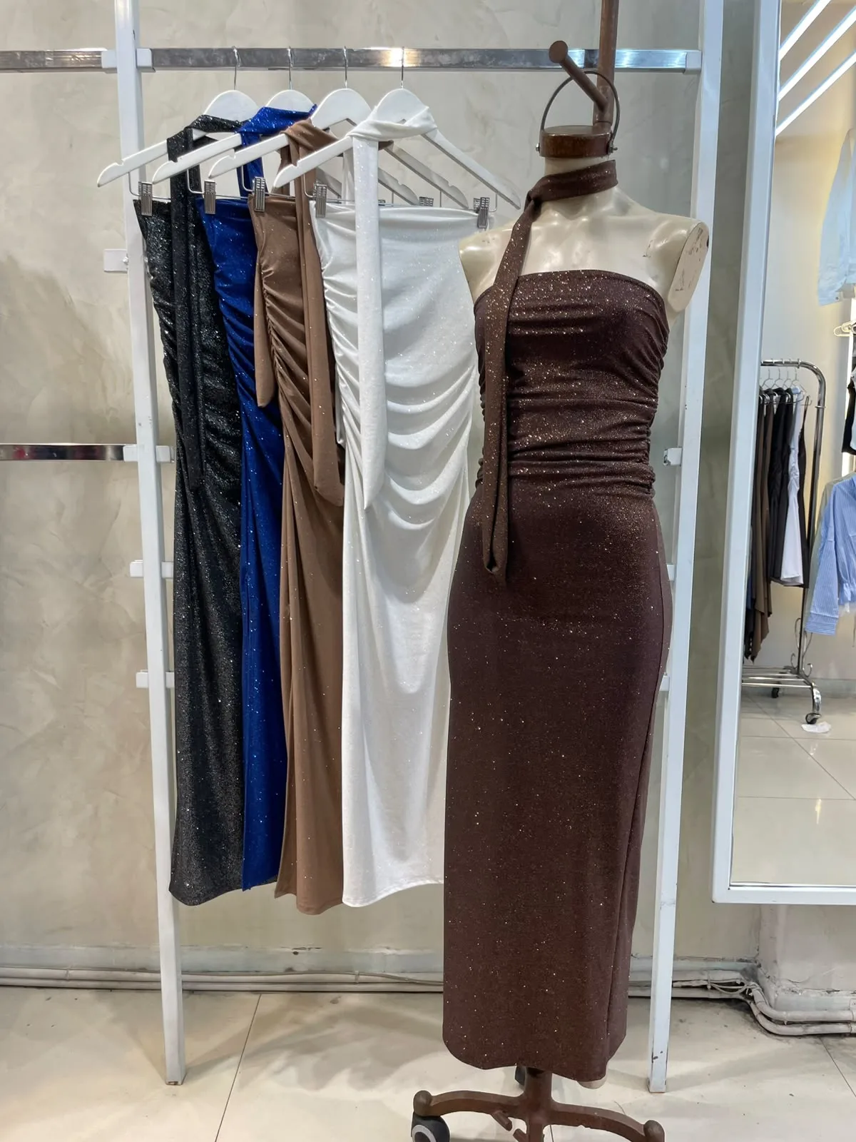Vestido Strapless c/ lazo (brillo)