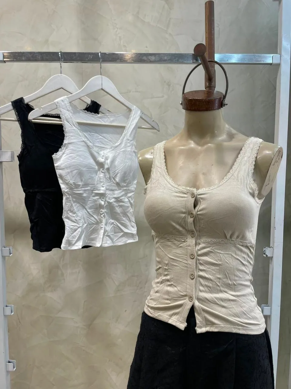 Musculosa encaje c/ botones (importados)