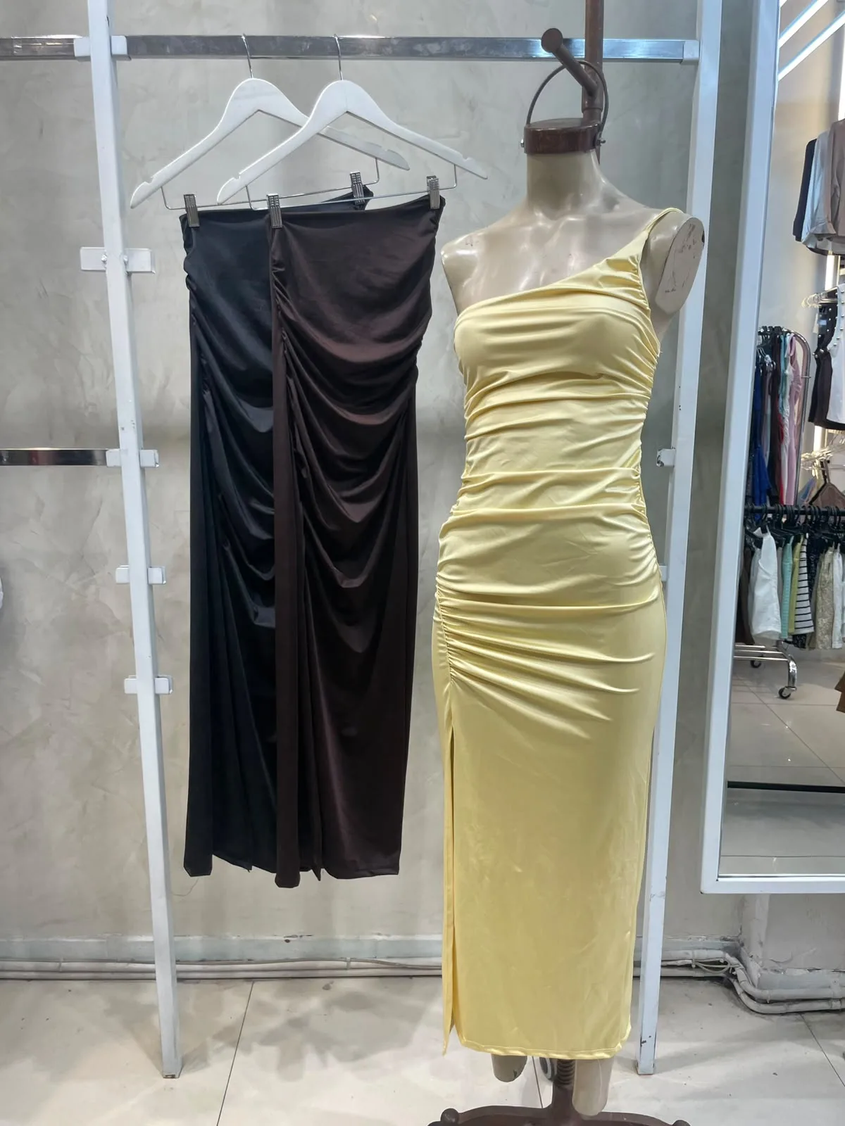 Vestido Un Hombro Fruncido (tricot)