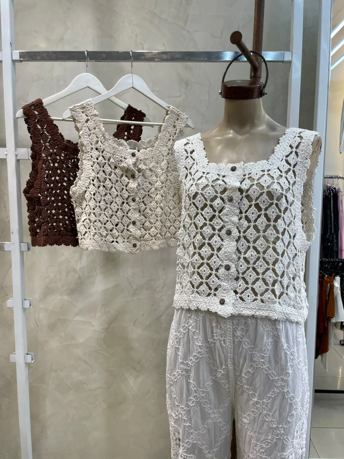 Alternative view of Chaleco Rombo Crochet (importado)