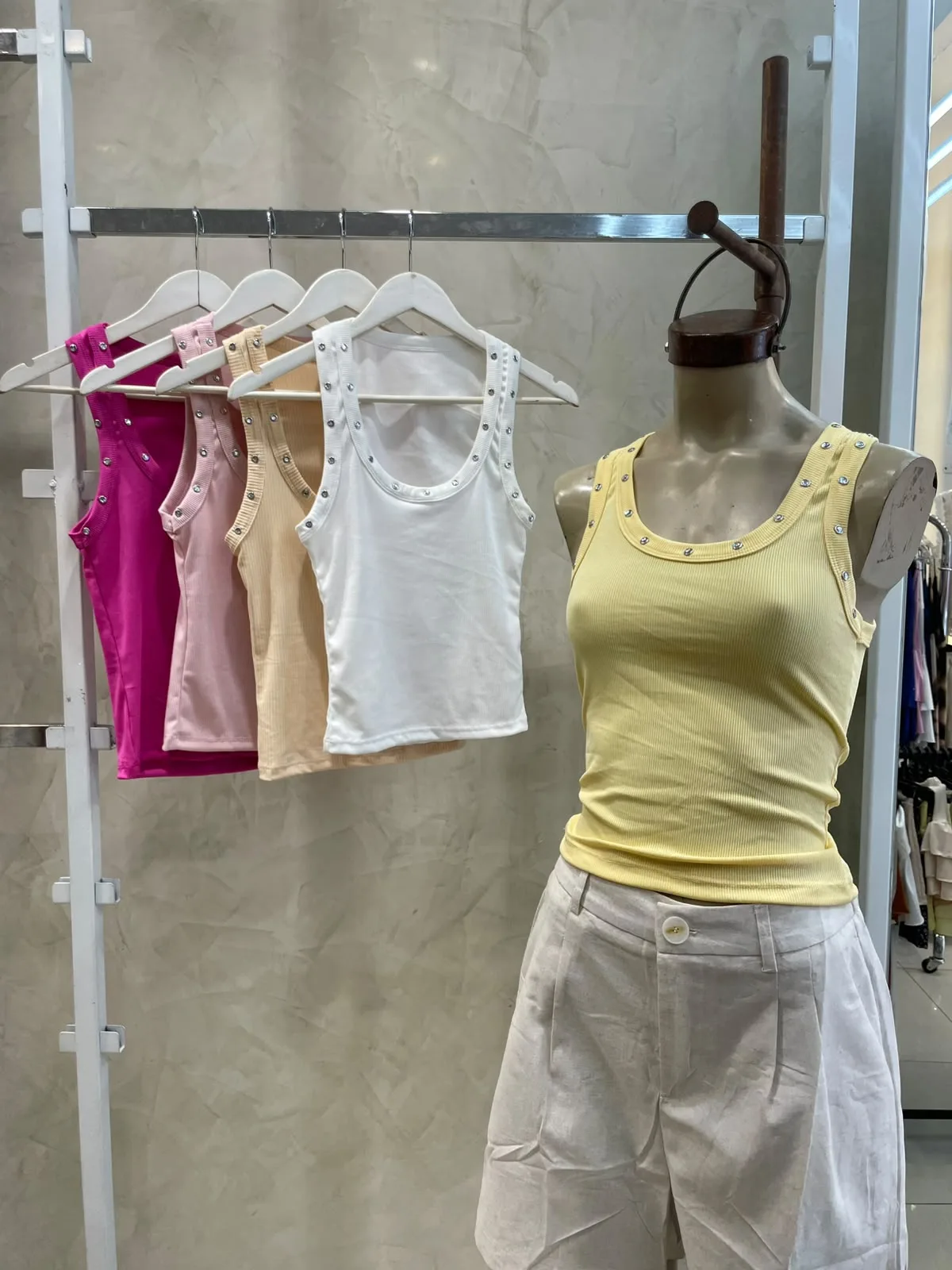 Musculosa Cuello Redondo Piedras (morley)